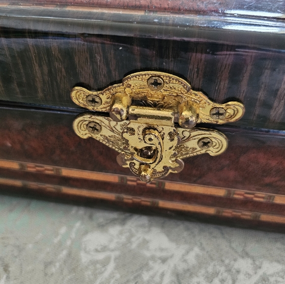 Deep Rich Marquetry Glossy Finish Wooden Wood Jewelry Box Gold Tone Hardware - Picture 3 of 15